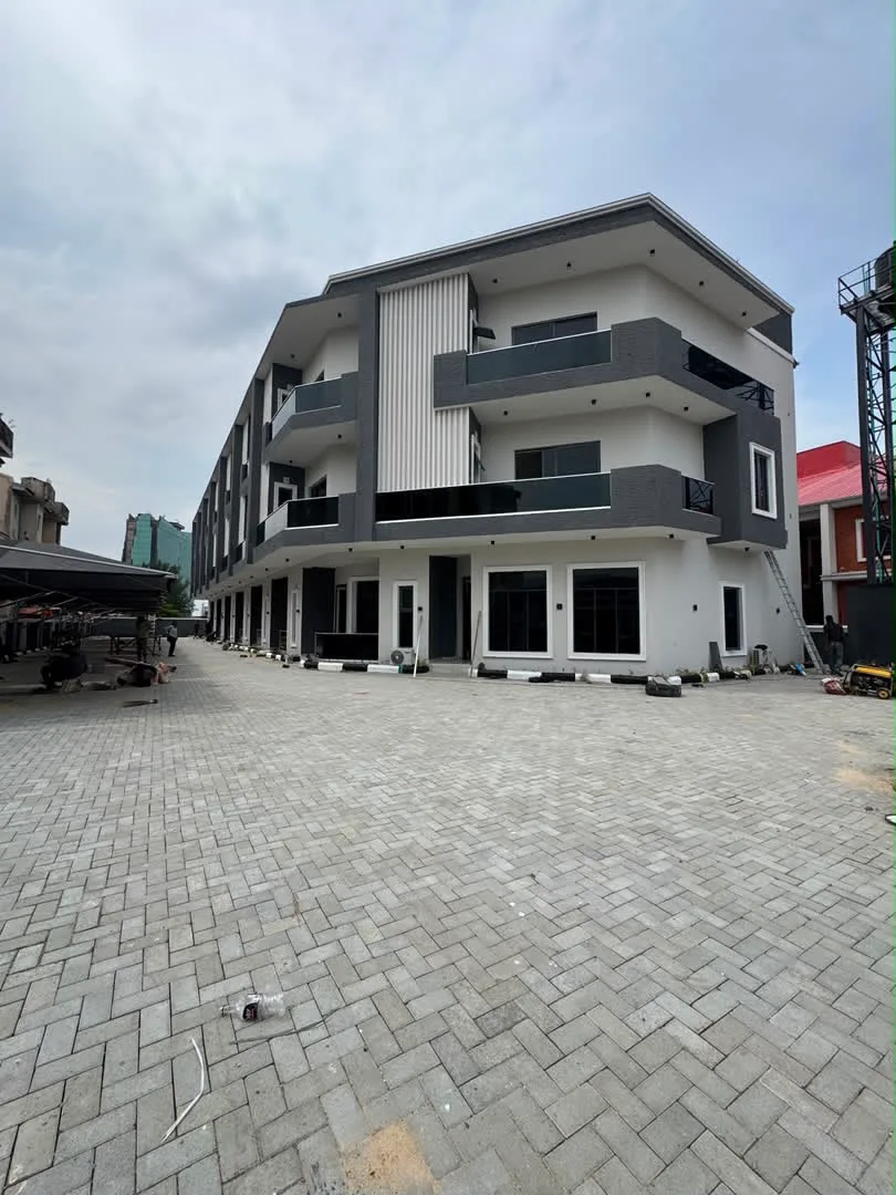 4 Bedroom Terrace with BQ for Sale in Victoria Island Lagos -#700 Million 