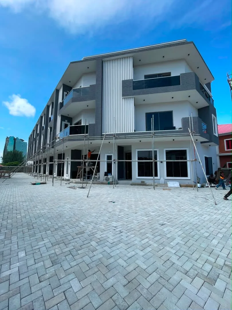 4 Bedroom Terrace with BQ for Sale in Victoria Island Lagos -#700 Million 