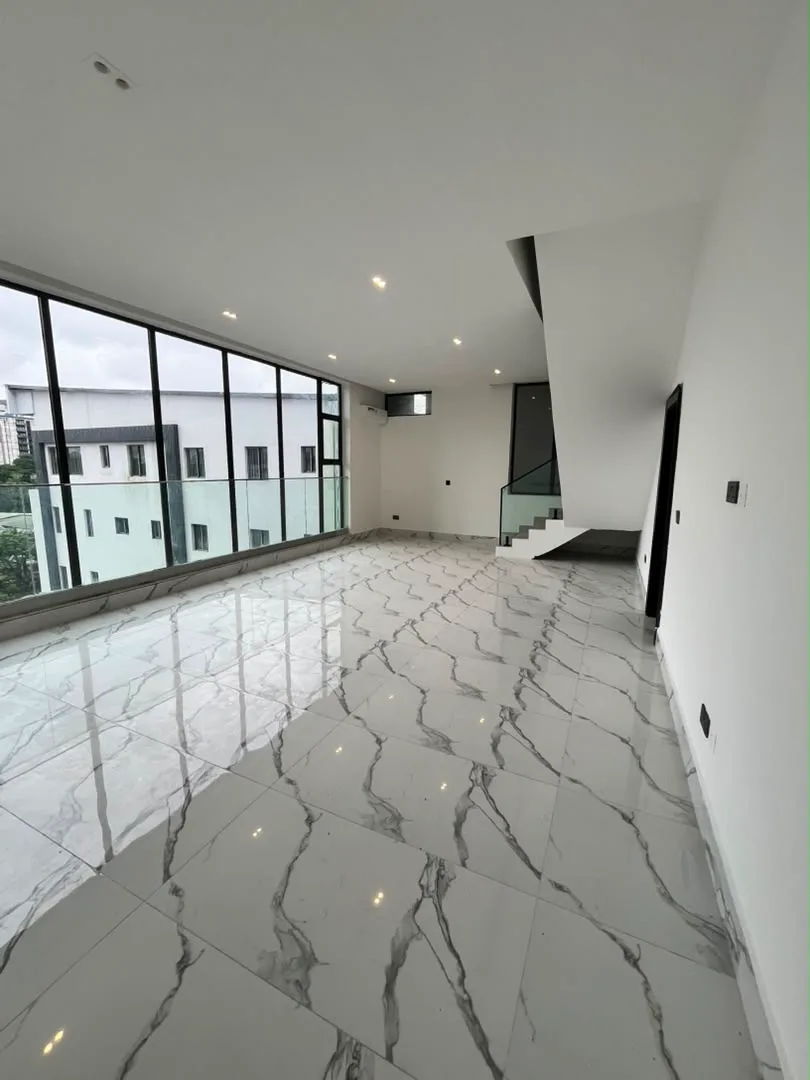 3-Bedroom Maisonette with BQ